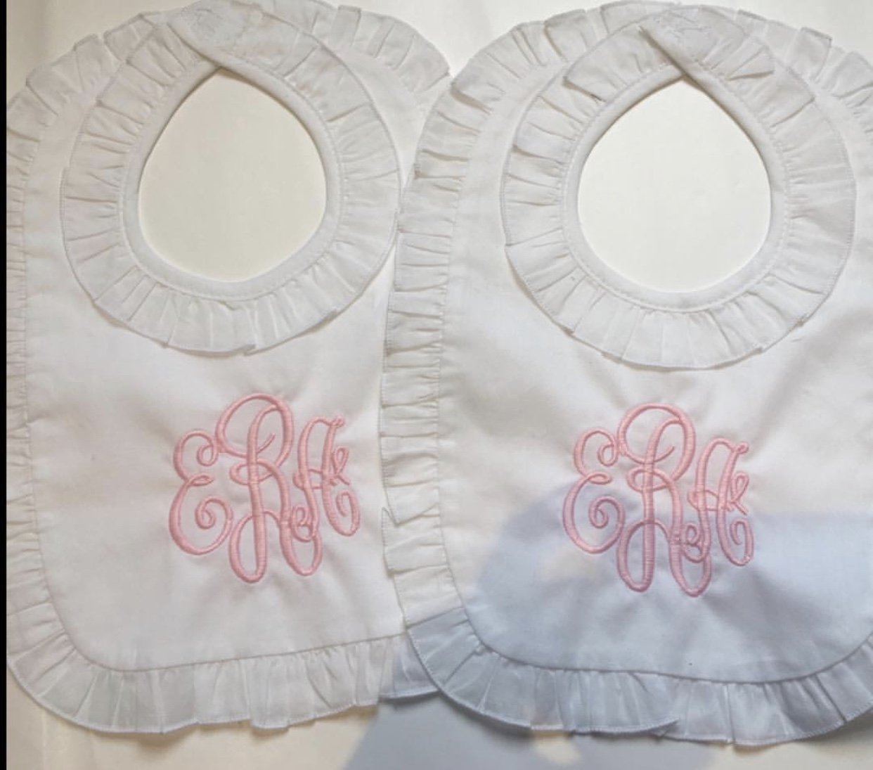 LINEN RUFFLE BIB