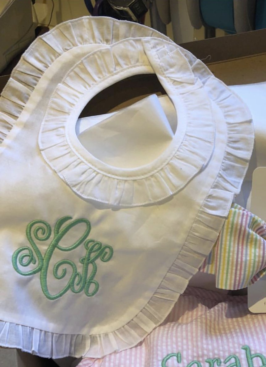 LINEN RUFFLE BIB