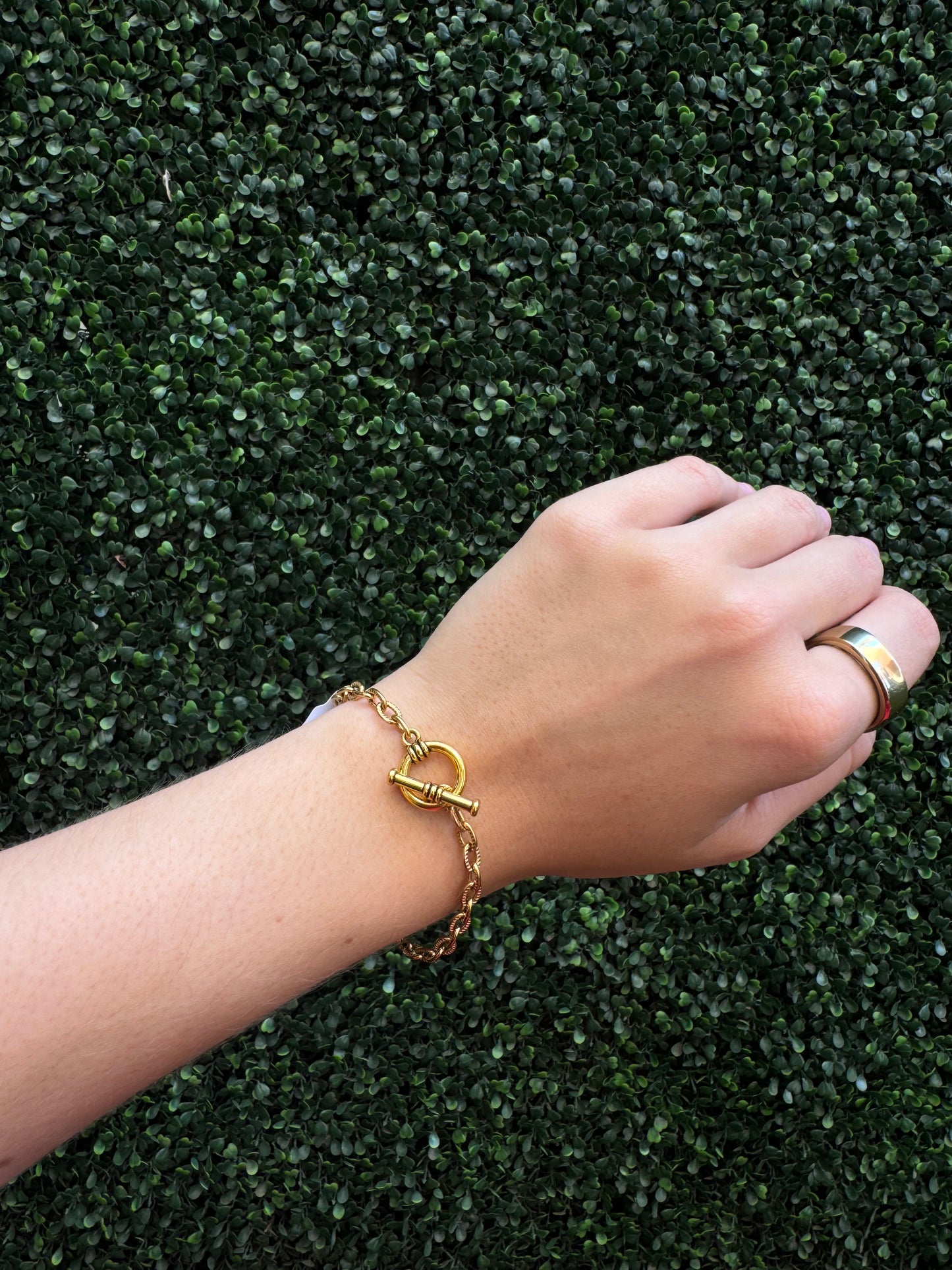 Gold Chain Toggle Clasp Bracelet