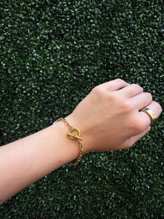 Gold Chain Toggle Clasp Bracelet