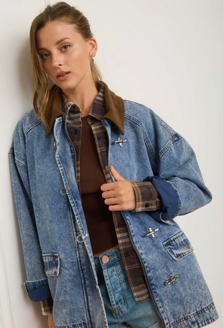 Contrast Collar Latch Hook Denim Jacket